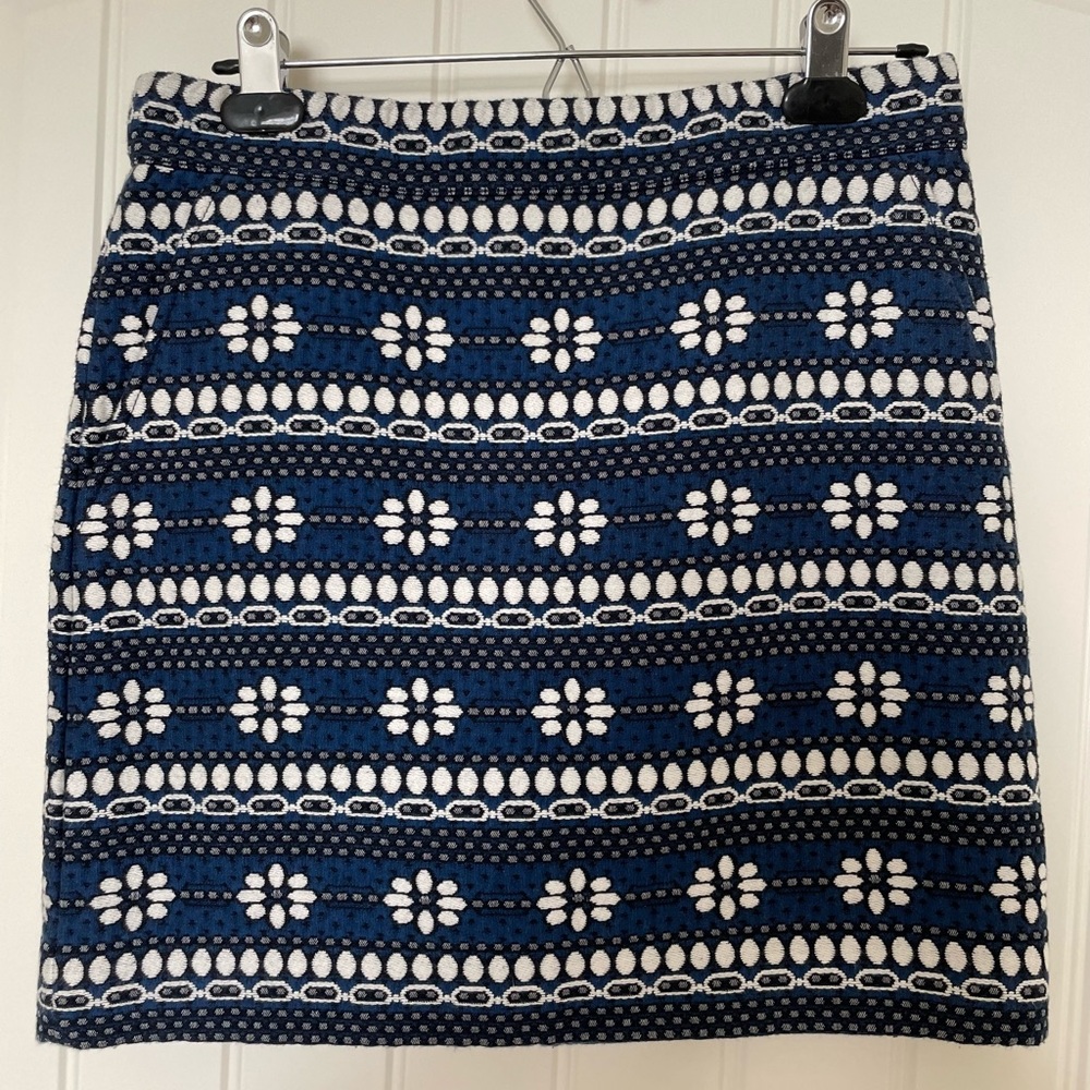 Jcrew embroidered floral mini skirt Size 2 Color: Navy/white